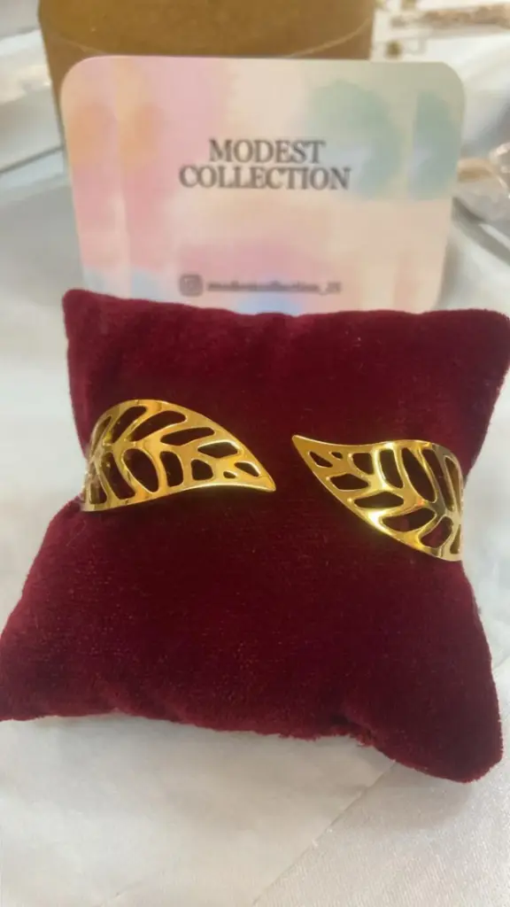 LEAF BANGLE BRACELET