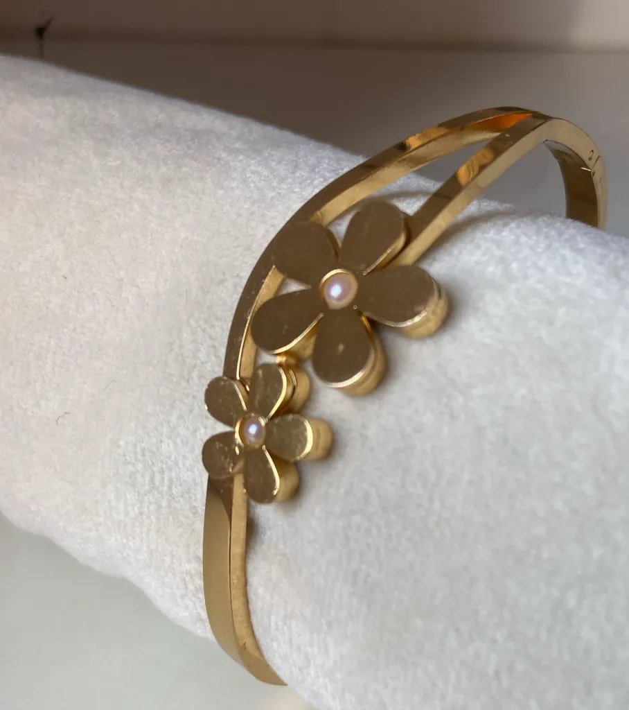 Flower bangle bracelet