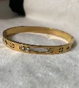 Movable diamond bangle bracelet