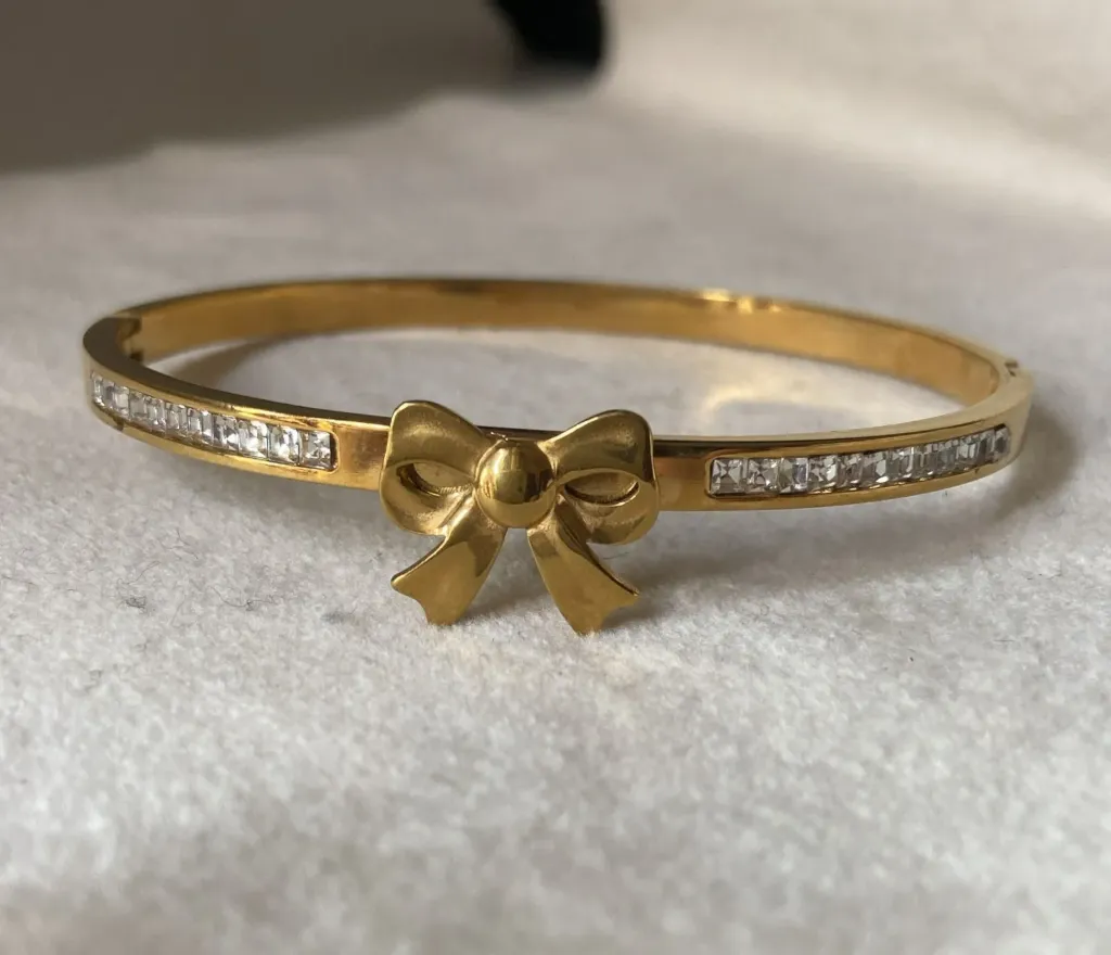 Bow with diamond bangle bracelet