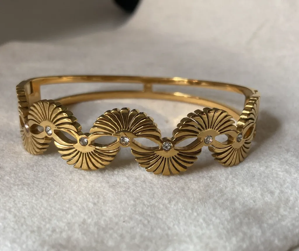 Unique design bangle bracelet