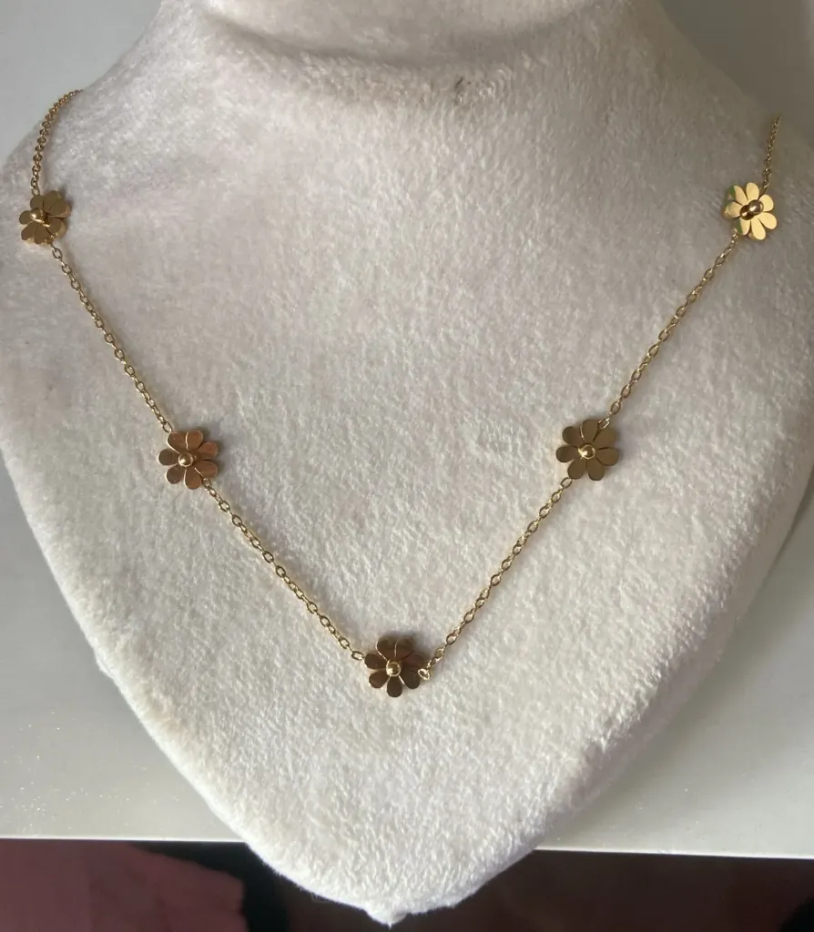 Trendy Flower charms necklace