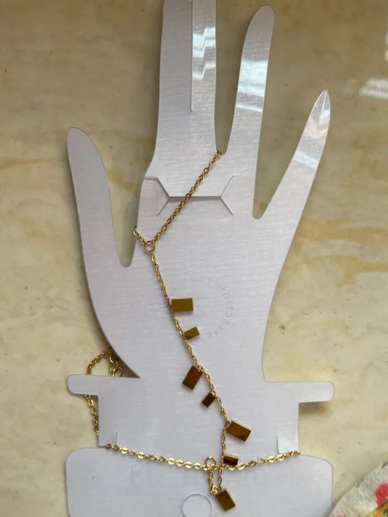 Classy minimal hand chain