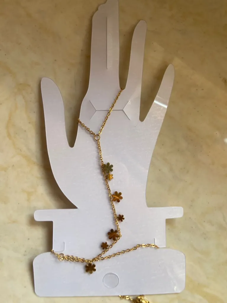 Classy flower hand chain