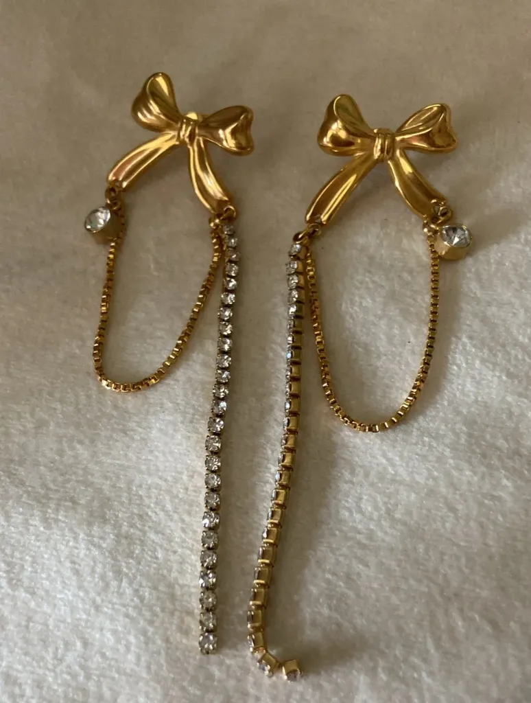 Bow long earring