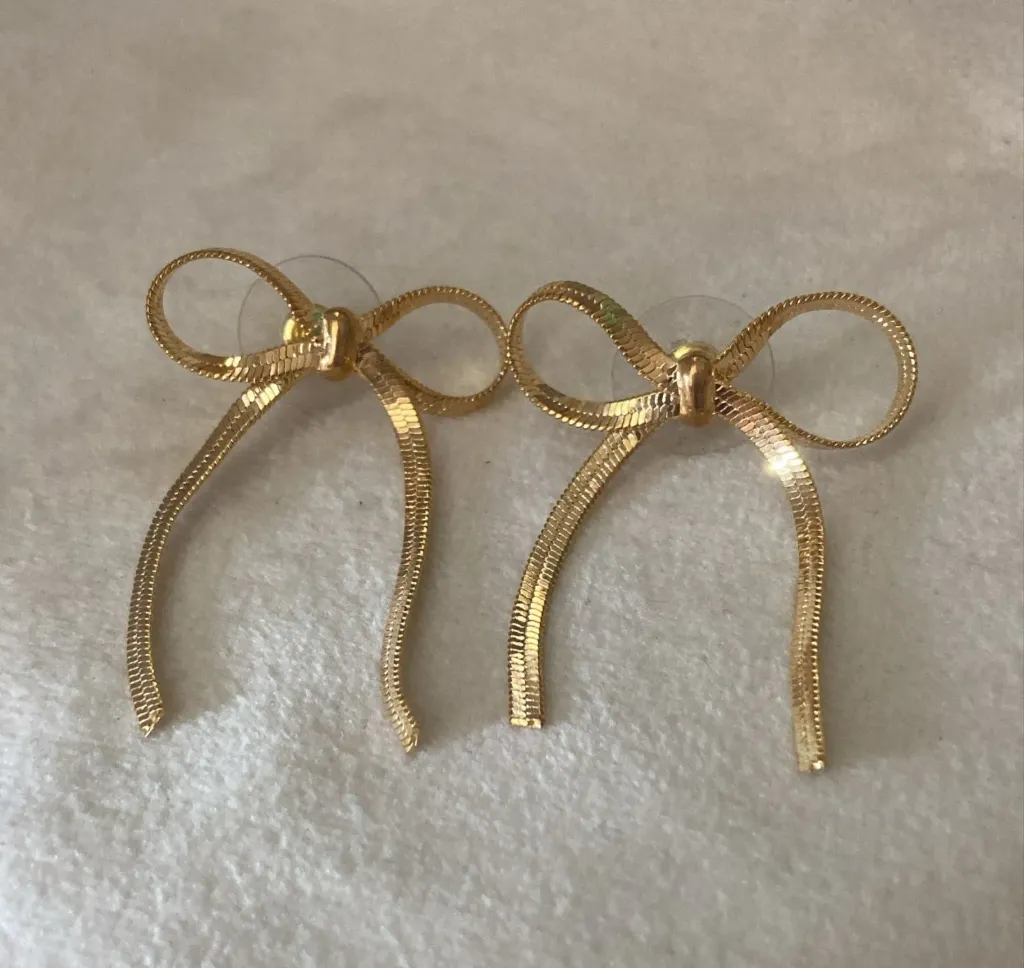 Simple Bow earring