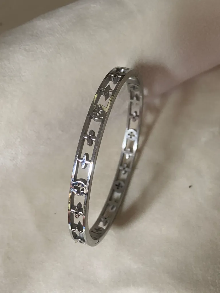 Silver Bangle bracelet