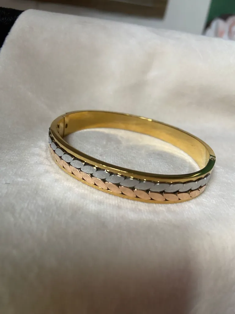 Triple tone leaf bracelet